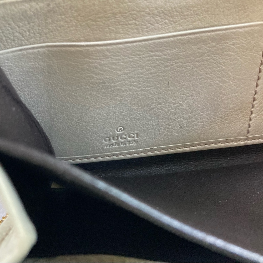 Gucci bone color GG embossed zip around wallet - Picture 4 of 8